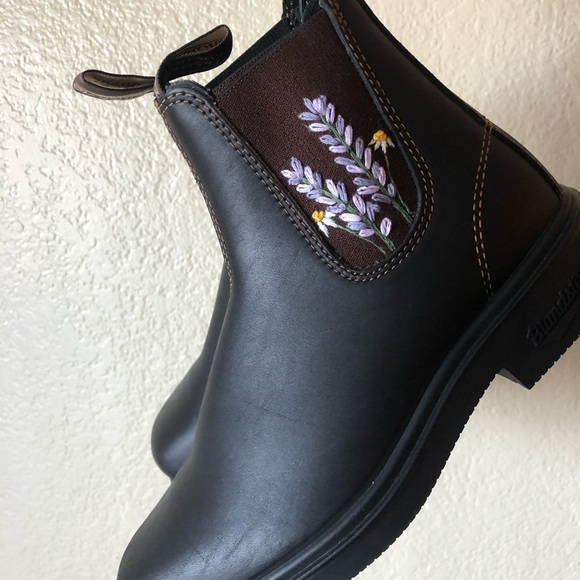 Hand-Embroidered Blundstone Boots - Picture 4 of 10